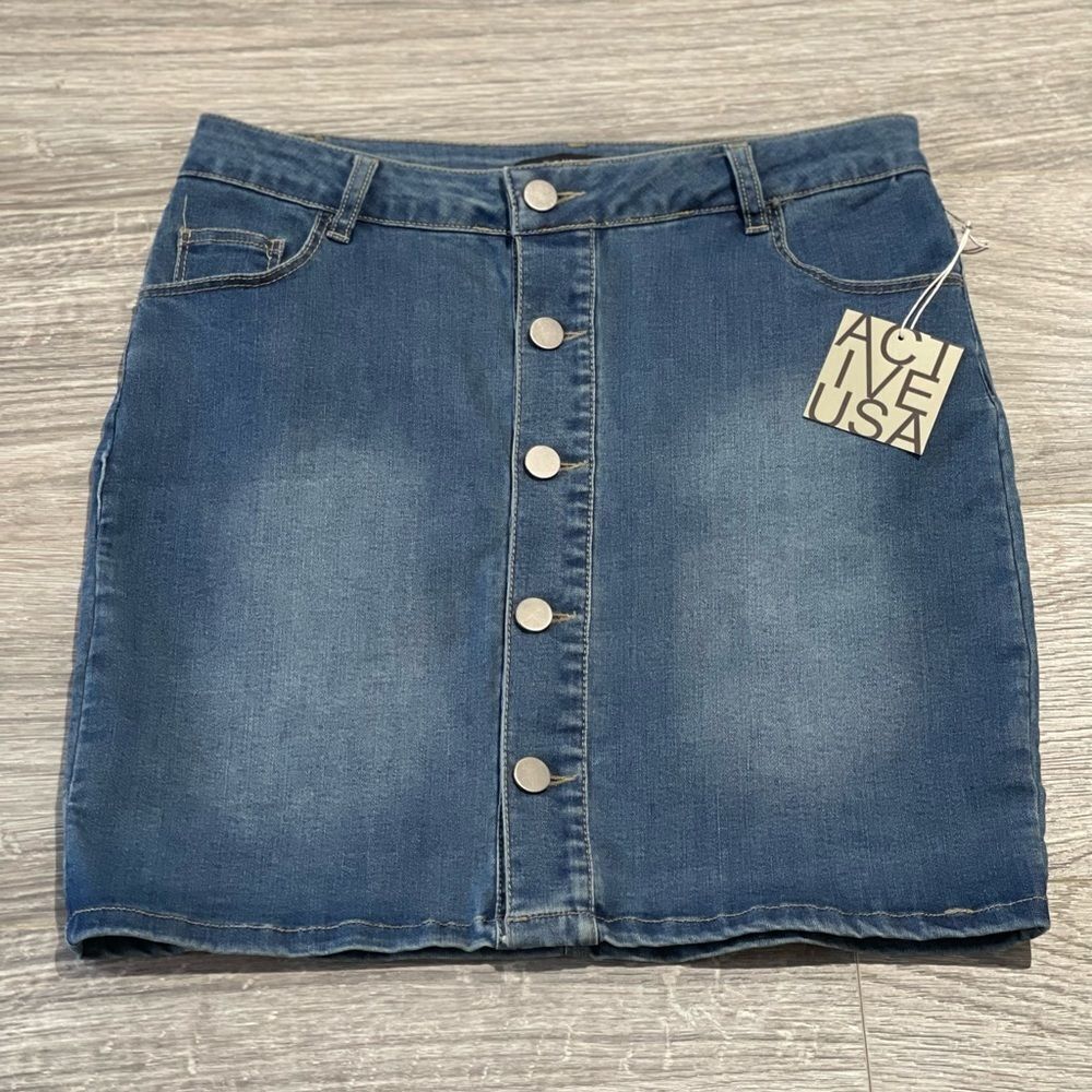 Active USA stretchy mini skirt NWT